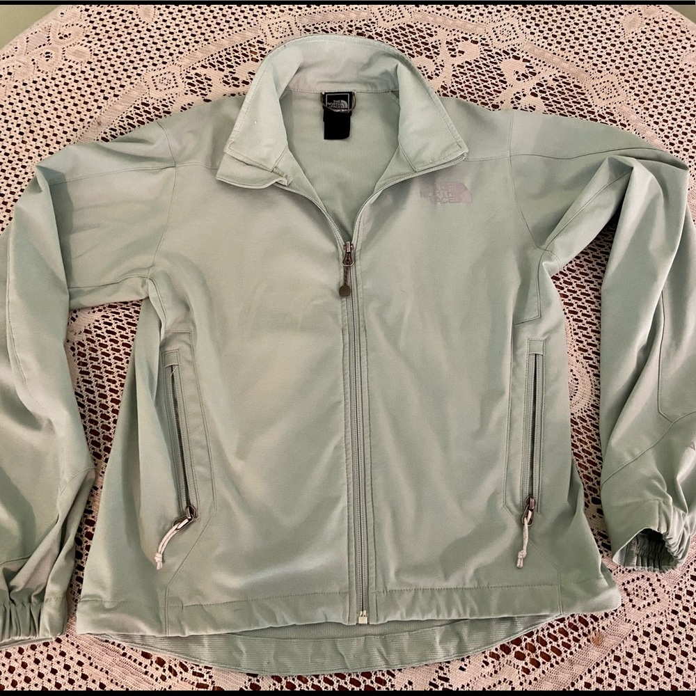 Women’s North face Jacket Size Small, Great Cond.